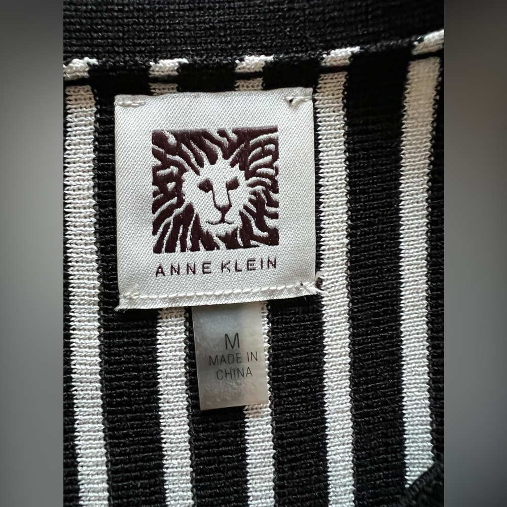 Anne Klein Sweater Black & Ivory Stripe EUC Sz M Crewneck 3/4 Slv Asymmetrical - Picture 8 of 11